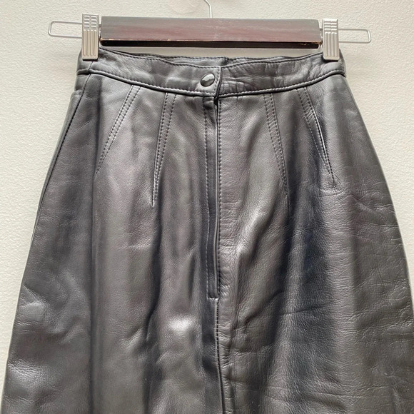 VINTAGE - Black Leather High Waisted Danier Skirt - Picture 3 of 7